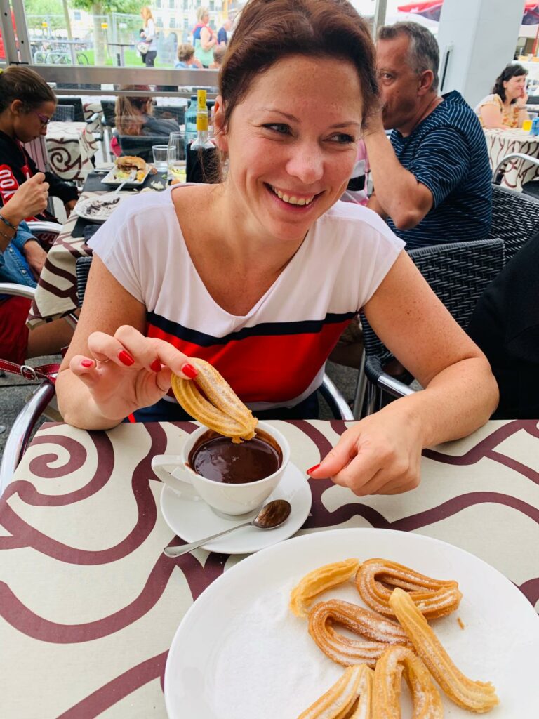 churros con chocolate churros con chocolate